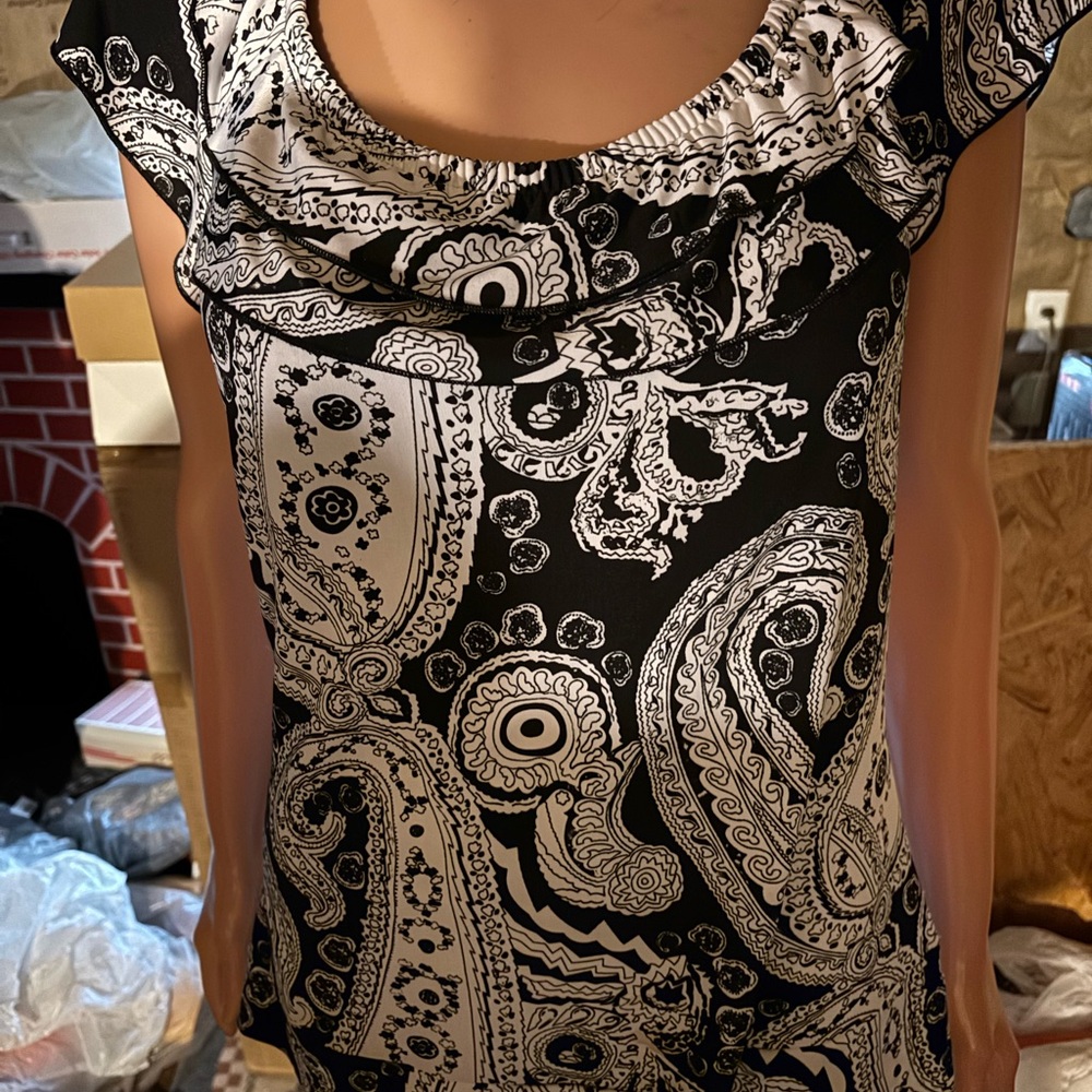 Ladies Essentials Black and White Paisley Blouse Size M